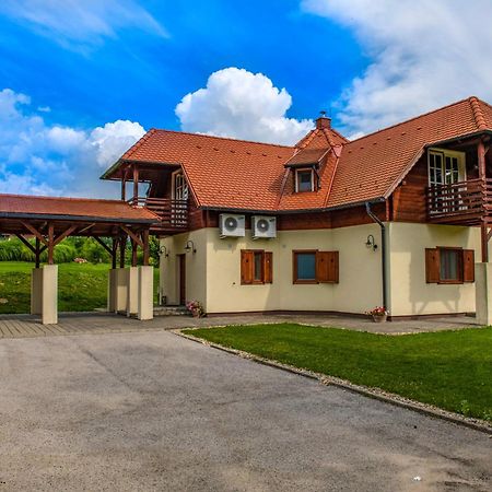 Szarvaskút Hotel Zirc Zewnętrze zdjęcie