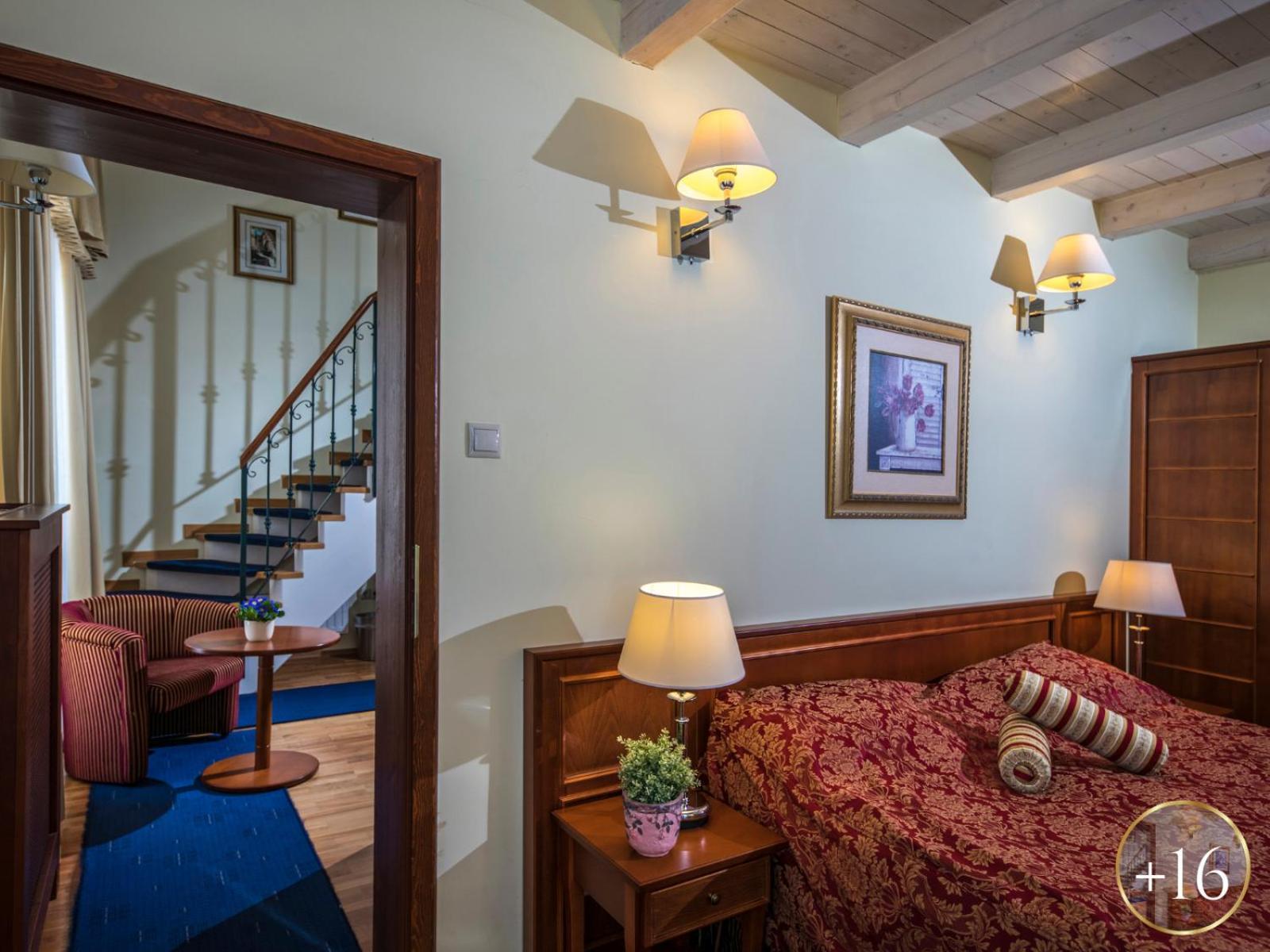 Szarvaskút Hotel Zirc Zewnętrze zdjęcie
