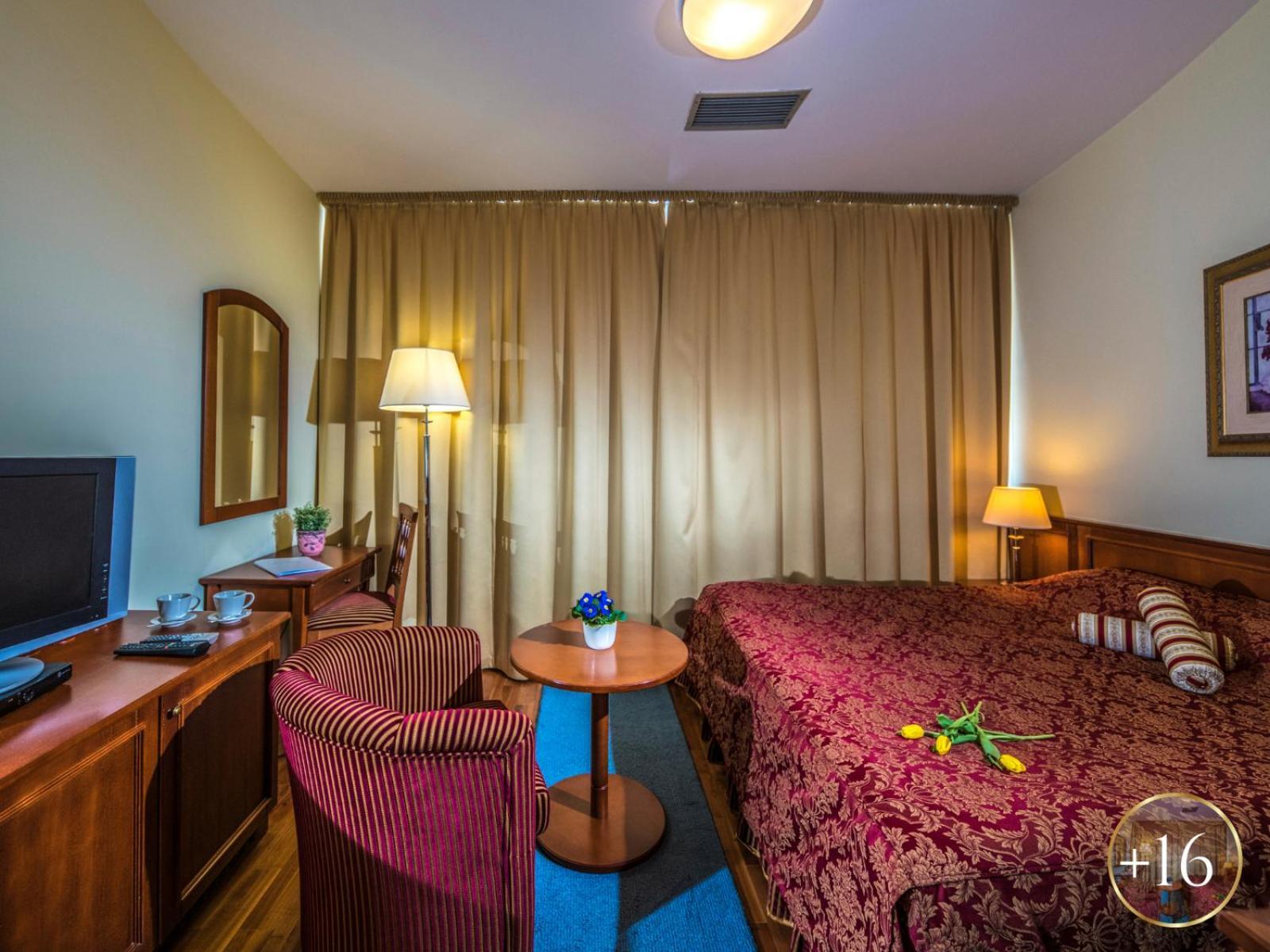 Szarvaskút Hotel Zirc Zewnętrze zdjęcie