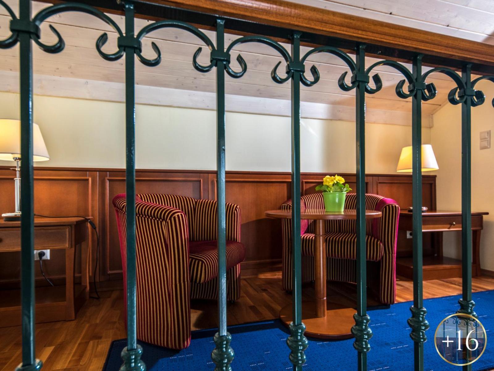 Szarvaskút Hotel Zirc Zewnętrze zdjęcie