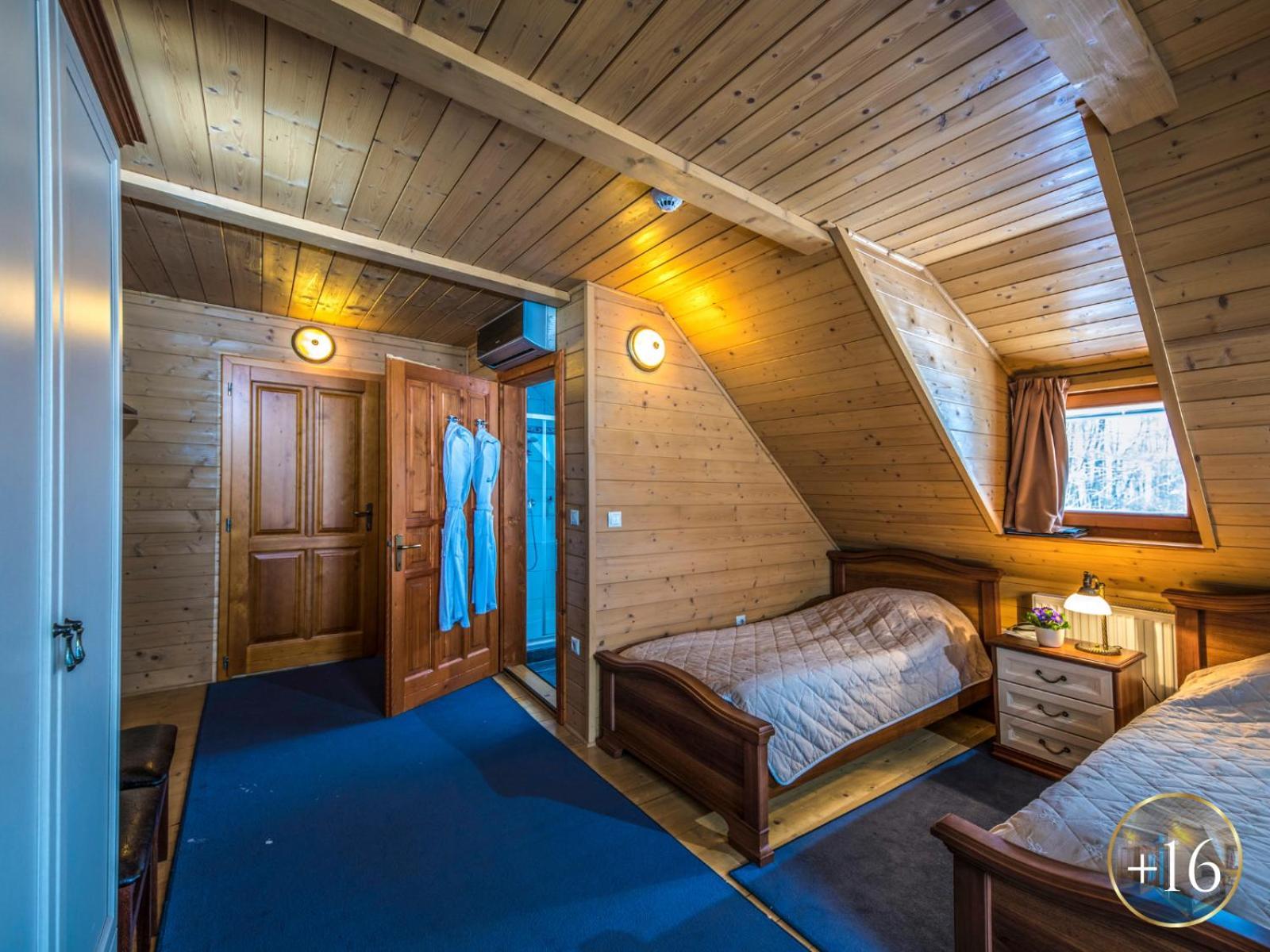 Szarvaskút Hotel Zirc Zewnętrze zdjęcie