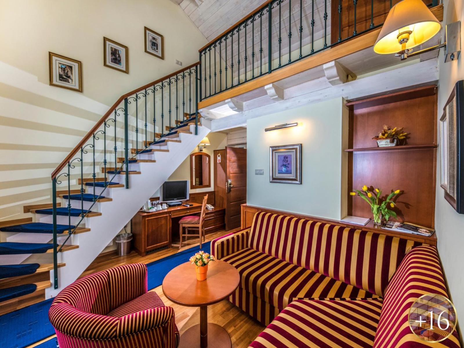 Szarvaskút Hotel Zirc Zewnętrze zdjęcie