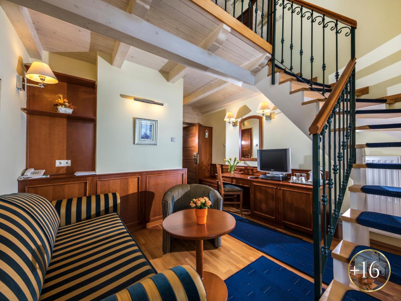 Szarvaskút Hotel Zirc Zewnętrze zdjęcie