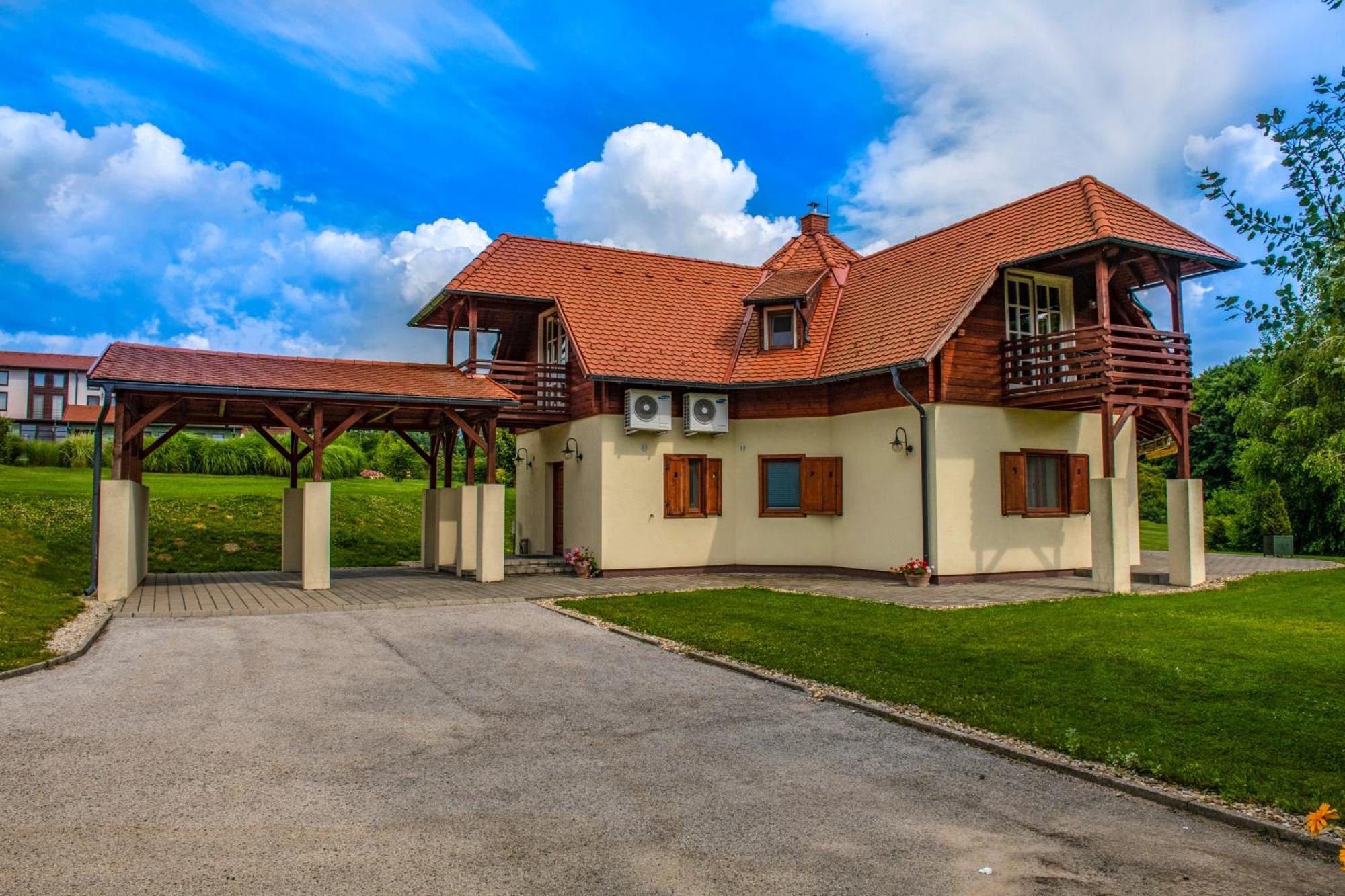 Szarvaskút Hotel Zirc Zewnętrze zdjęcie